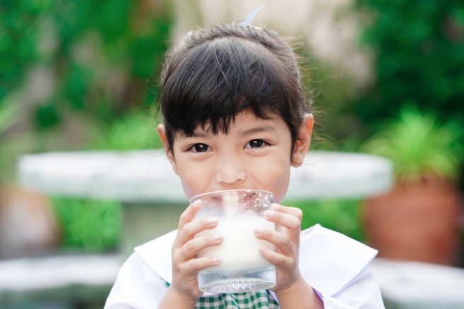 Kenali Penyebab dan Gejala Alergi Protein Susu Sapi pada Anak