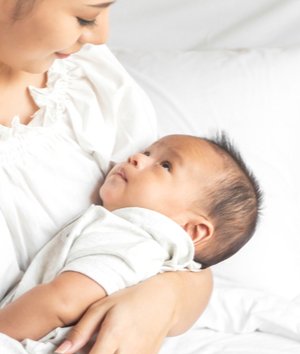 Perkembangan Bayi 3 Bulan dan Cara Menstimulasinya