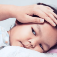 7 Cara Mengatasi Bayi Demam karena Tumbuh Gigi
