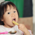 8 Pilihan Finger Food untuk Bayi dan Tips Pemberiannya