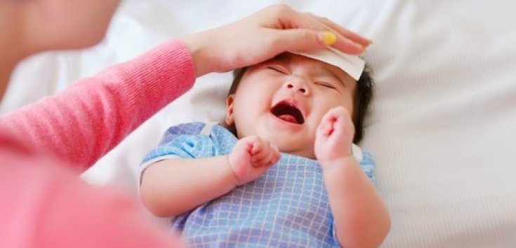 6 Cara Alami Menurunkan Demam pada Bayi Tanpa Obat