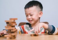 10 Rekomendasi Mainan Edukasi untuk Anak Laki-Laki Usia 2 Tahun