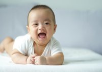 Normalkah Bayi Usia 5 Bulan Belum Bisa Tengkurap?