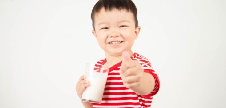 Rajin Minum Susu Bikin Gigi Sehat? Yuk Simak Penjelasannya!