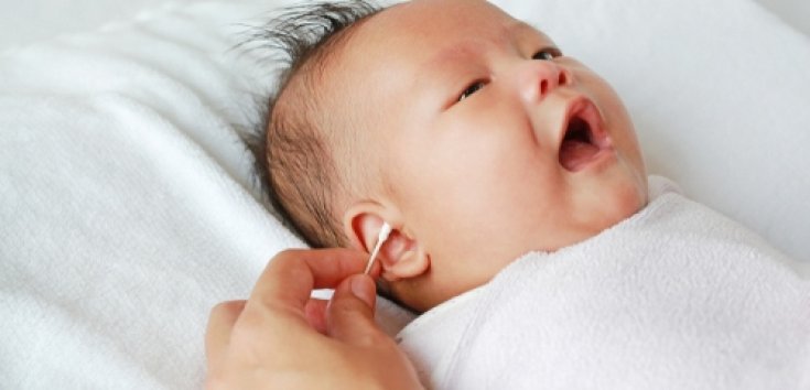 6 Cara Membersihkan Telinga Bayi yang Aman, Jangan Sampai Salah