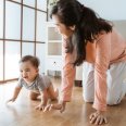 9 Stimulasi agar Bayi Cepat Duduk dan Merangkak