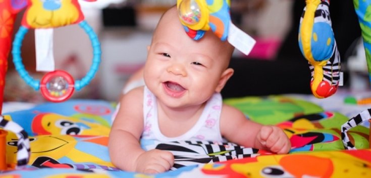 12 Stimulasi Bayi 4 Bulan Terbaik untuk Tumbuh Kembangnya