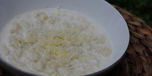 Mudah, murah dan kaya gizi yuk coba resep Sup Makaroni Susu untuk anak.